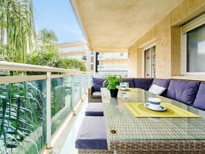 Outdoor dining - Village Park by Interhome (Salou)