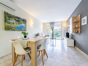 TV - Village Park by Interhome (Salou)