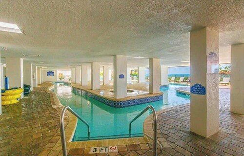 Beautiful Oceanfront Studio, pool