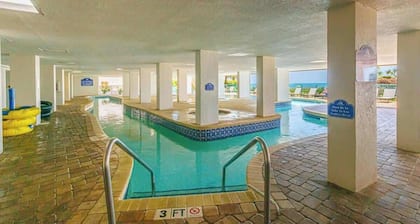 Beautiful Oceanfront Studio, pool