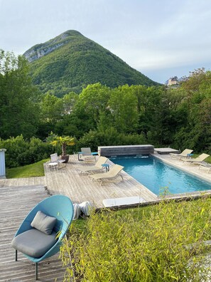Outdoor pool, a heated pool - Exceptional house with swimming pool and view of the lake and mountains, very quiet location (Menthon-Saint-Bernard)