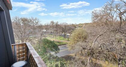 Beautiful 1-bedroom apartment with AC in cool Austin