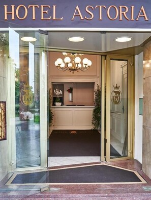 Exterior detail - Hotel Astoria (Biella)