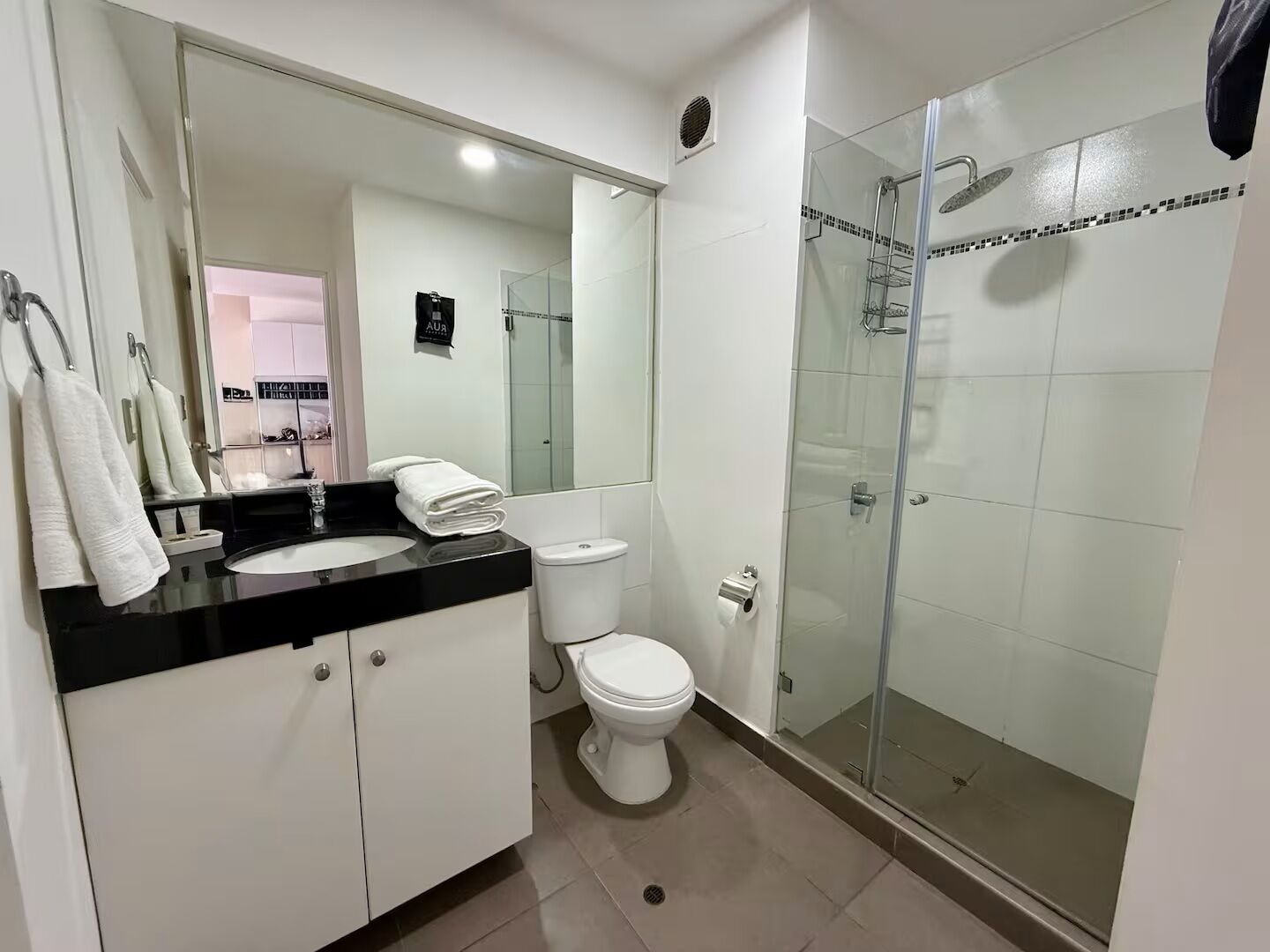 Classic-Apartment, Balkon, Stadtblick | Badezimmer