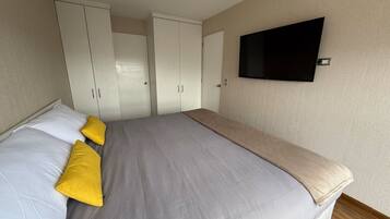 Apartamento clássico, sacada, vista para a cidade | Ferros/tábuas de passar roupa, Wi-Fi de cortesia