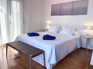 Iron/ironing board, WiFi, bed sheets - Casa Mesa Del Mar: Villa with Sea Views, Private Garden, Wi-Fi, and Balcony in Northern Tenerife (Mesa del Mar)