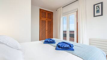 Fer et planche Ă repasser, Wi-Fi, draps fournis