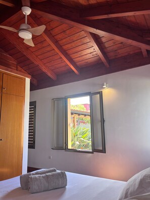Room - Casa Punta del Viento Oceanfront with Sea Views, Private Terrace & Wi-Fi (El Pris)