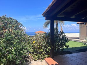 Property grounds - Casa Punta del Viento Oceanfront with Sea Views, Private Terrace & Wi-Fi (El Pris)