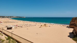 Vlak bij het strand