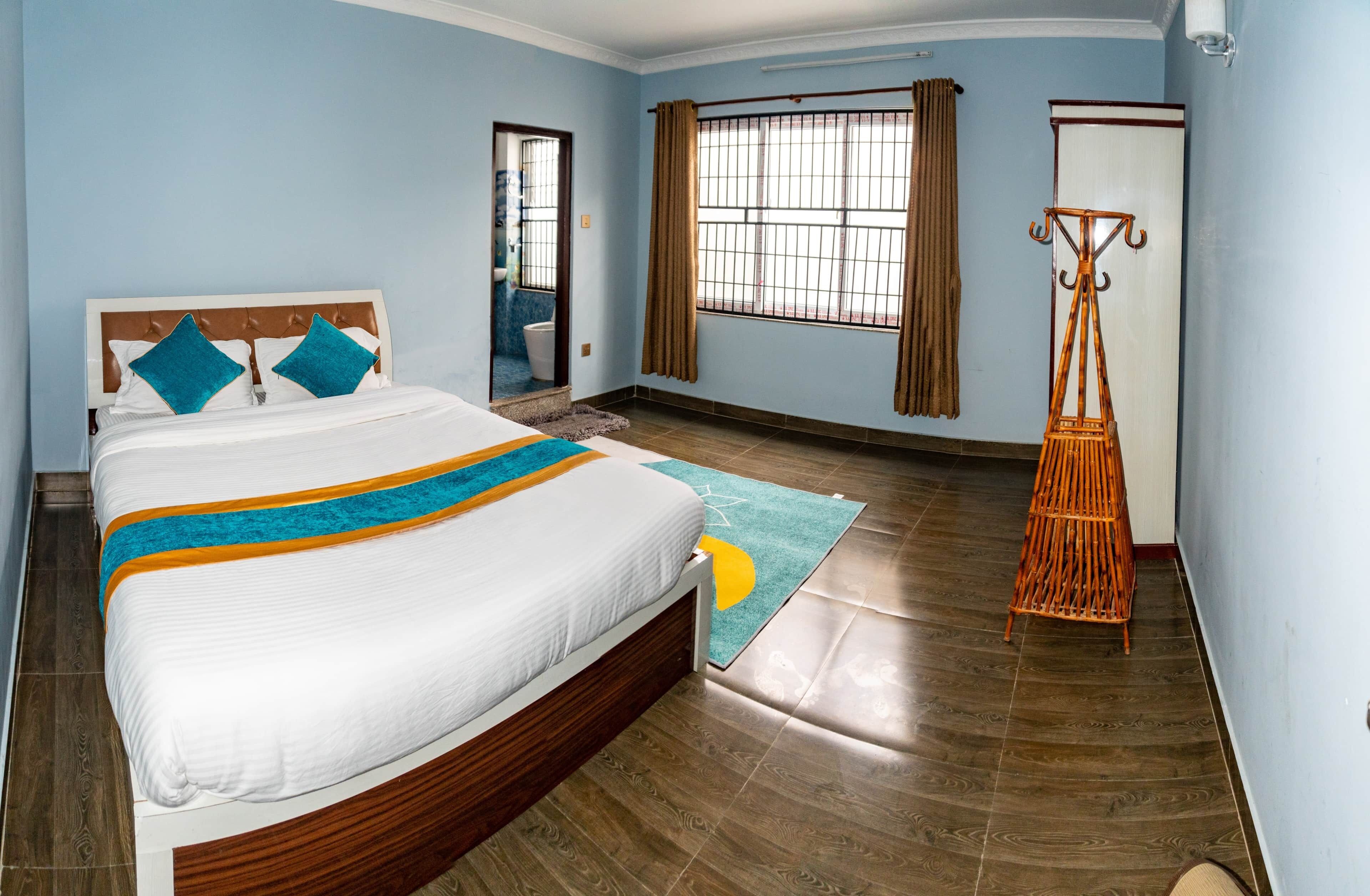 8 bedrooms, in-room safe, desk, iron/ironing board