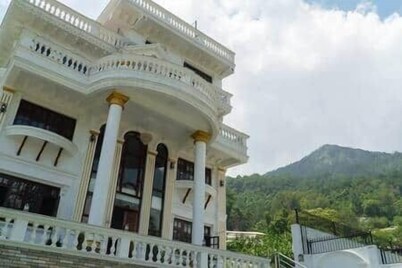 The White House Villa 8 bedroom with Swimming Pool