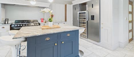 House, 5 Bedrooms | Private kitchen