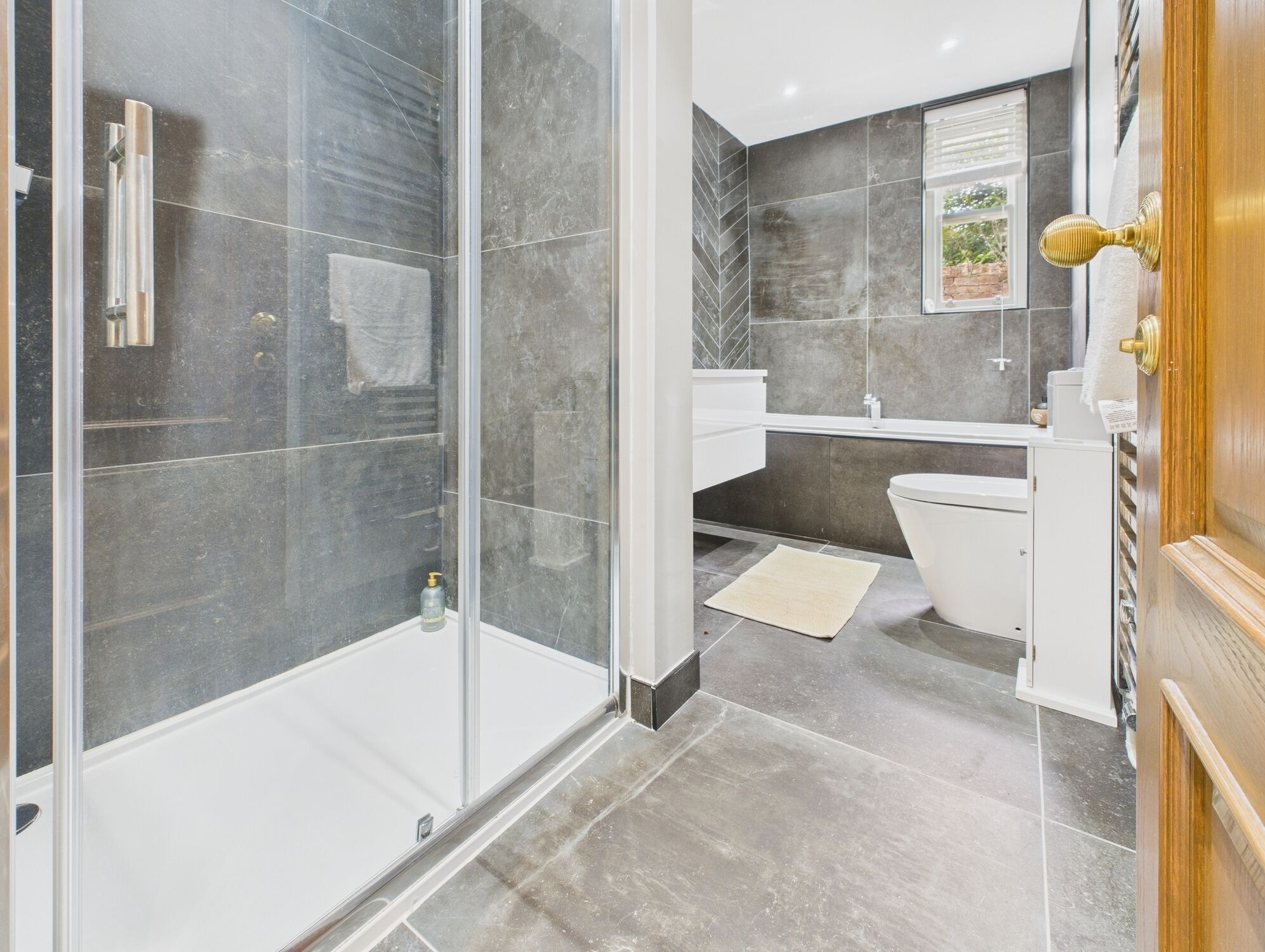 House, 5 Bedrooms | Bathroom | Towels