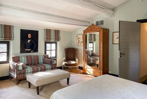 5 bedrooms, iron/ironing board, Internet, bed sheets - Maison Centurion - Five Bedroom Villa, Sleeps 10 (Maillane)