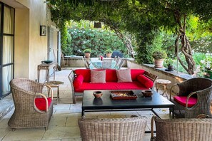 Terrace/patio - Maison Centurion - Five Bedroom Villa, Sleeps 10 (Maillane)