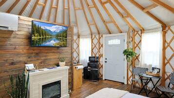 1 bedroom, iron/ironing board, WiFi (free), bed sheets