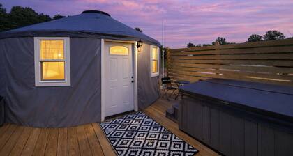 Hummingbird Yurt: Cozy Boho Retreat in Hocking