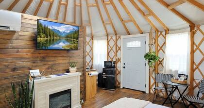 The Cardinal Yurt: Unique Stay in Hocking w/ Wifi, Hot Tub, Fire Pit + Game Barn