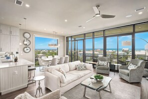 Smart TV, fireplace, table football, ping pong - Crest One | Gulf Views | 6-Seater Golf Cart + 4 Bikes | Rooftop Terrace (Santa Rosa Beach)
