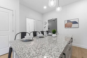 Dining - Elite 1BR Near UH & CWRU | Gym | Secured Parking (Cleveland)