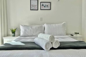 3 bedrooms, iron/ironing board, WiFi - Apartment on Morro Beach with 2 parking spaces. (Guarapari)