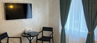 7 min walking to airport