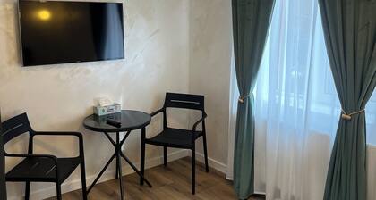 7 min walking to airport