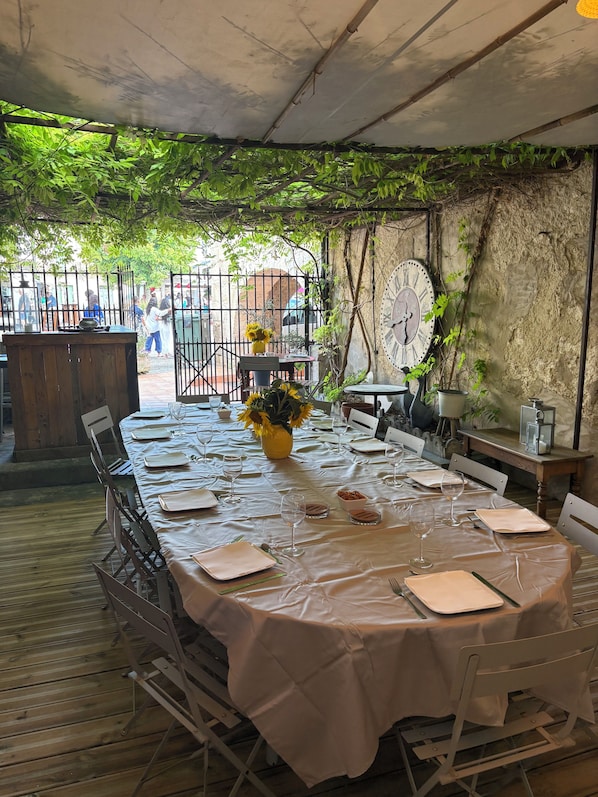 Outdoor dining