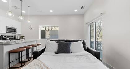 University Circle | Sleeps 6, Free Park, W/D & GYM