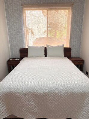 Room - Enjoy paradise with a stunning ocean view and walk to two amazing beaches (Potrero)