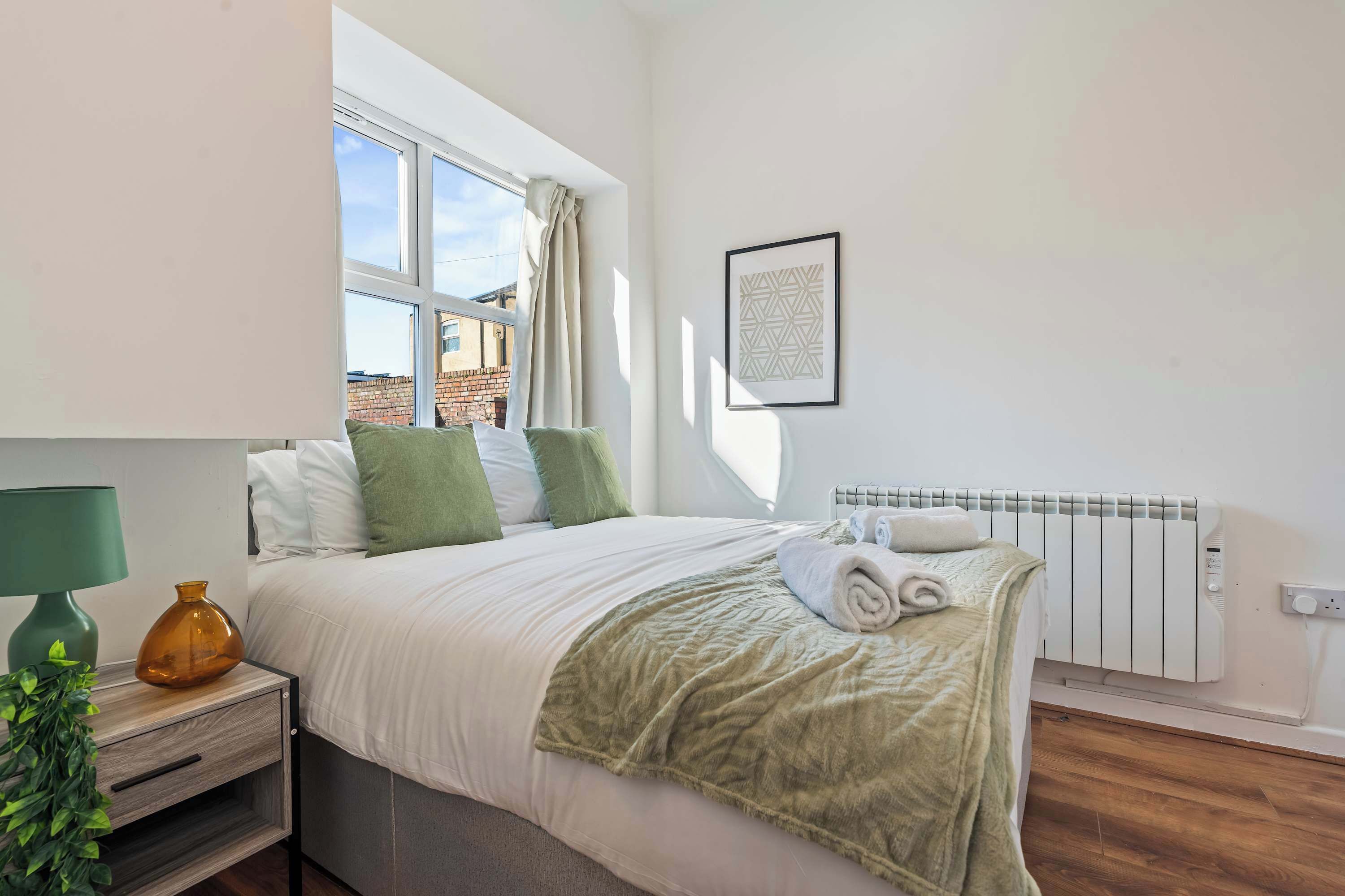 3 bedrooms, iron/ironing board, WiFi, bed sheets