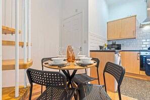 Dining - City Haven Liverpool | 3BR w/ Parking (Merseyside)