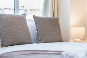 3 bedrooms, iron/ironing board, WiFi - City Haven Liverpool | 3BR w/ Parking (Merseyside)
