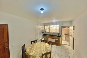 Dining - Apartment with BBQ - 500m from Morro Beach (Guarapari)