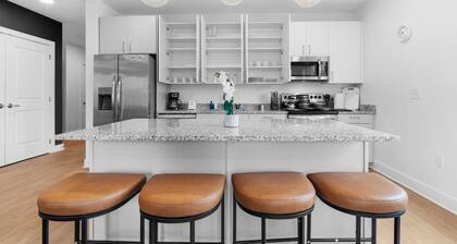 Downtown CLEV 2BR | Free Garage + Pets, W/D