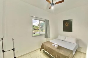 2 bedrooms, iron/ironing board, WiFi, bed sheets - Fully Furnished Apartment - 2 Bedrooms, Air Conditioning and Wi-Fi (Serra)