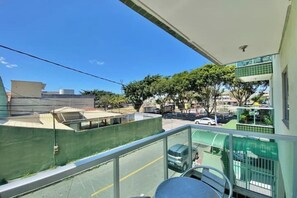 Property grounds - Fully Furnished Apartment - 2 Bedrooms, Air Conditioning and Wi-Fi (Serra)