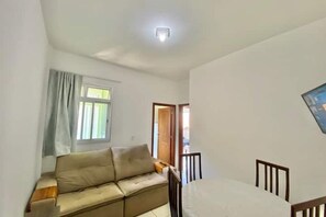Living area - Fully Furnished Apartment - 2 Bedrooms, Air Conditioning and Wi-Fi (Serra)