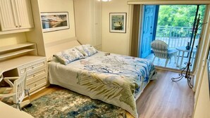 2 bedrooms, iron/ironing board, free WiFi, bed sheets - Anna Maria Island coastal chic 2 bed 2 bath beach condo with lots of amenities (Holmes Beach)