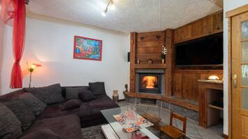 TV, caminetto, tavolo da ping pong