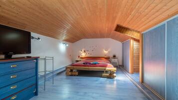 4 habitaciones, tabla de planchar con plancha, wifi y ropa de cama