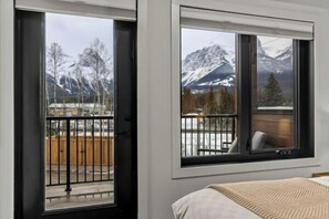 Iron/ironing board, travel cot, WiFi, bed sheets