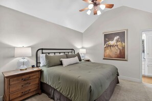 3 Schlafzimmer, Schreibtisch, Bügeleisen/Bügelbrett, Reisekinderbett