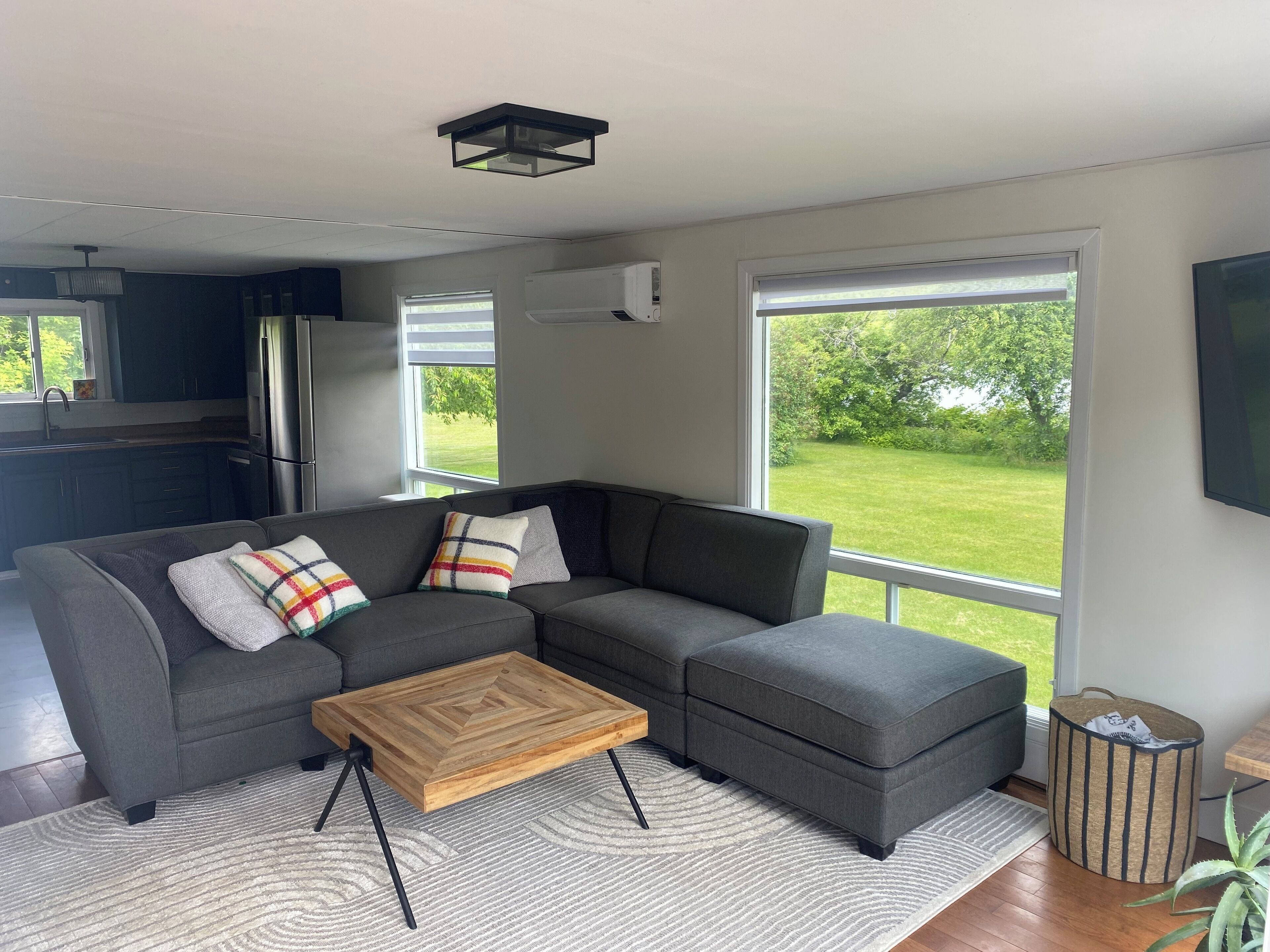 Smart TV, books, stereo