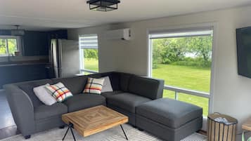 Smart TV, books, stereo