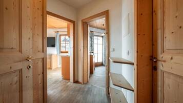 Appartamento, balcone, vista montagna | Interni