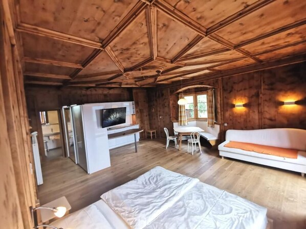 Suite Deluxe, balcon, vue montagne | Coin séjour