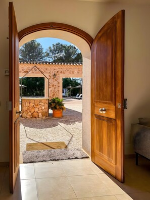 Interior - Exclusive Villa in Mallorca for 12 Guests: Pool, Garden & Jacuzzi (Illes Balears)
