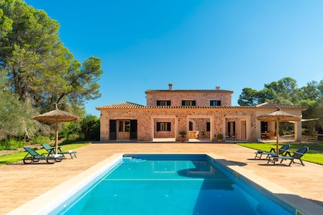 Piscine. Villa exclusive à Majorque pour 12 personnes : piscine, jardin et jacuzzi